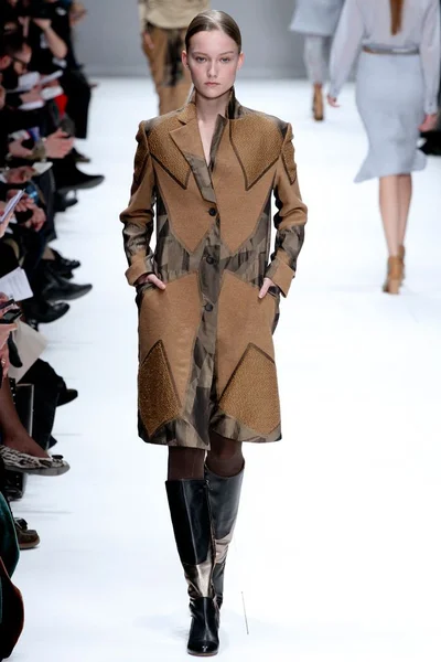 Look 11